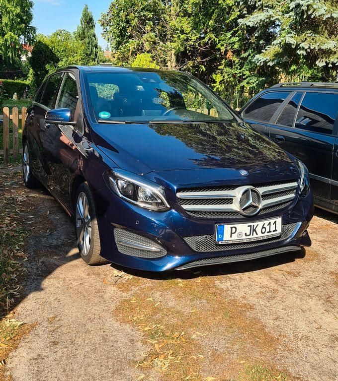 Gebraucht Mercedes B200 136 PS (100 kW) 2017 Blau Van / Kleinbus