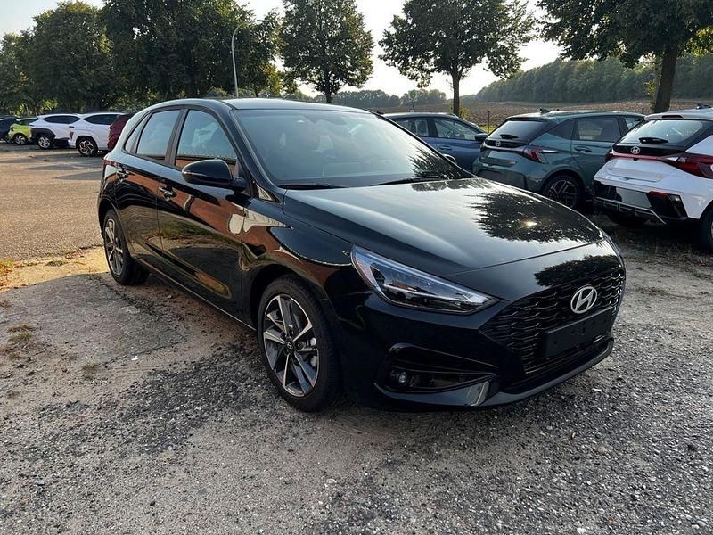 Gebraucht Hyundai i30 Advantage 101 PS (74 kW) 2025 Schwarz Limousine