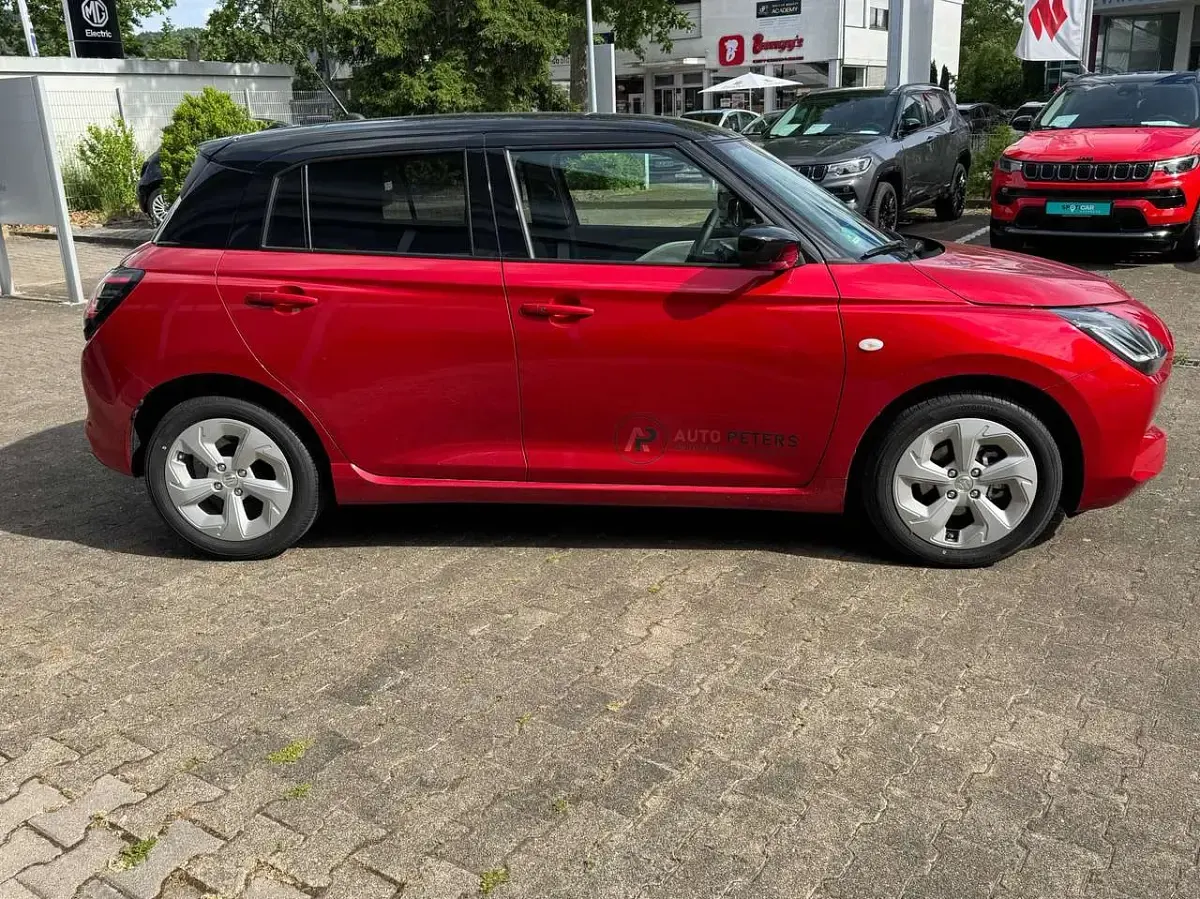 Gebraucht Suzuki Swift Comfort 83 PS (61 kW) 2026 Burning red pearl metallic/su Kleinwagen
