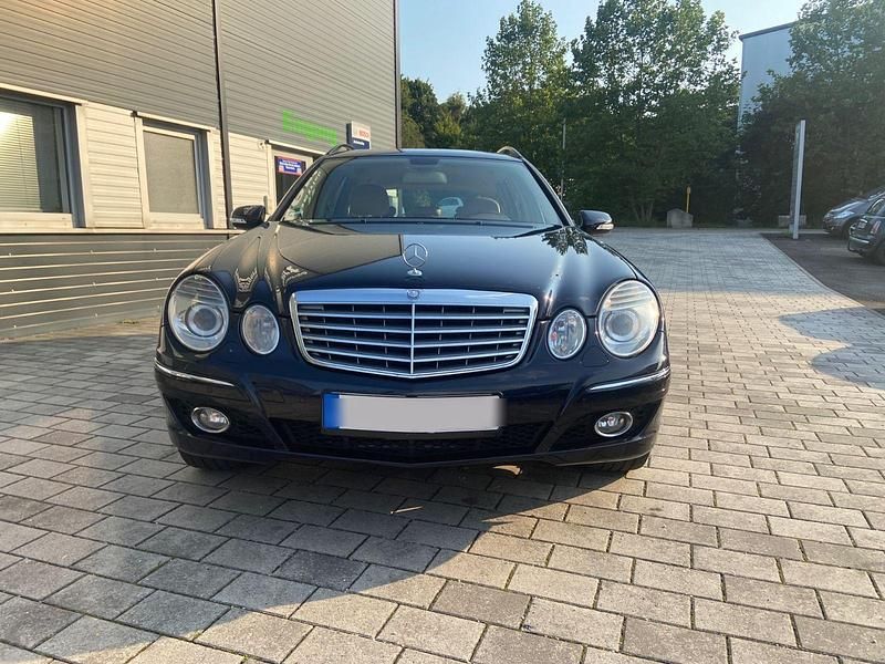 Blau Gebraucht 2006 Mercedes E200 Kombi | 5.490 € (Fairer Preis) - Bild 1/4