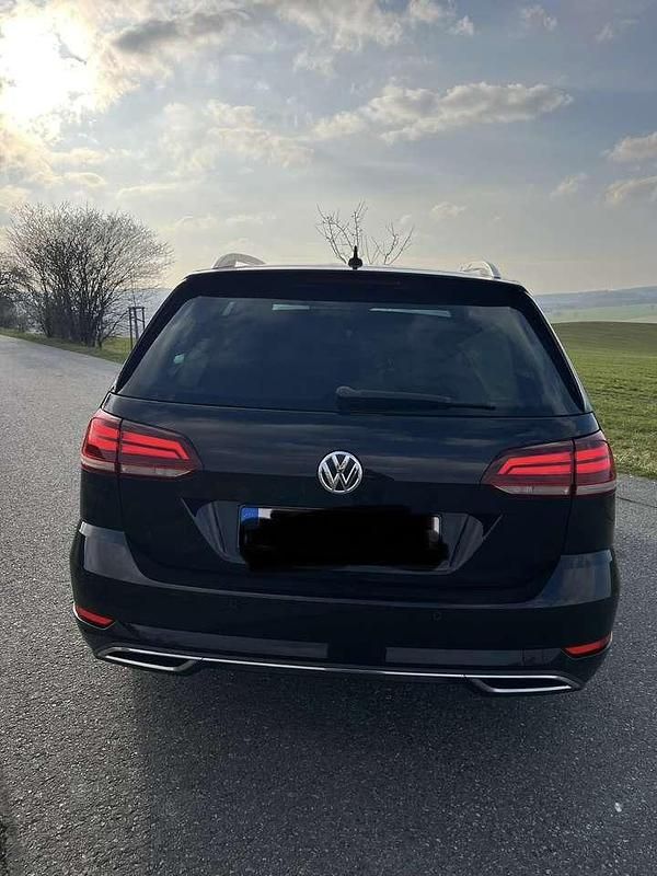 Gebraucht VW Golf VII Highline 150 PS (110 kW) 2019 Schwarz Kombi