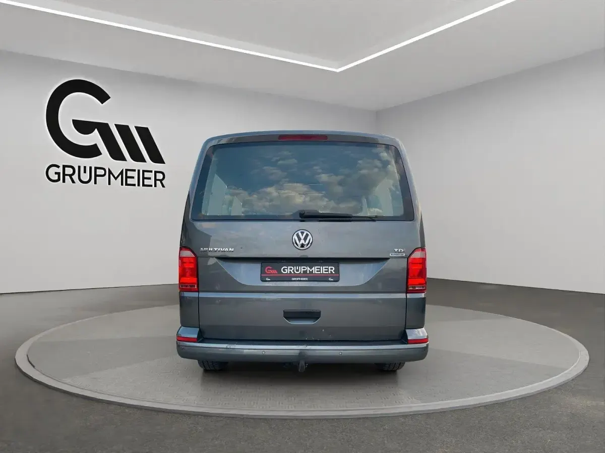 Gebraucht VW Multivan 150 PS (110 kW) 2015 Grau Van / Kleinbus