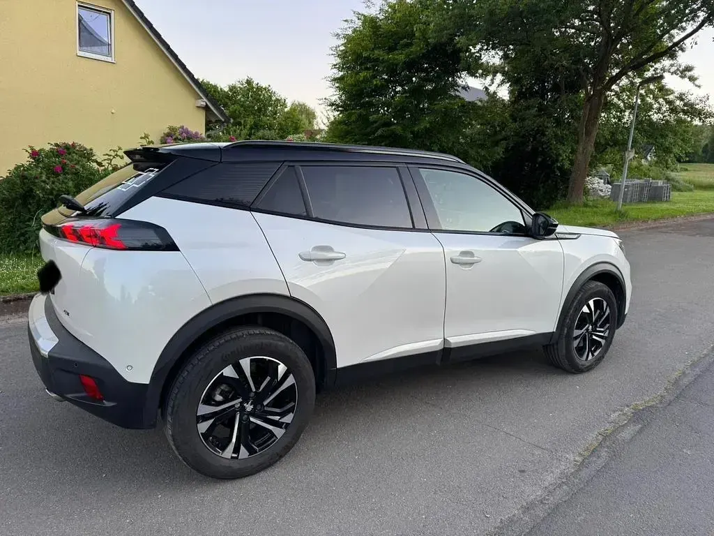 Gebraucht Peugeot 2008 GT 131 PS (96 kW) 2022 Weiß SUV
