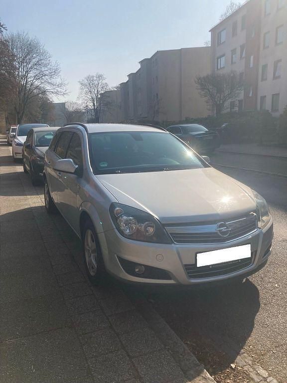Gebraucht Opel Astra Edition 90 PS (66 kW) 2010 Silber Limousine