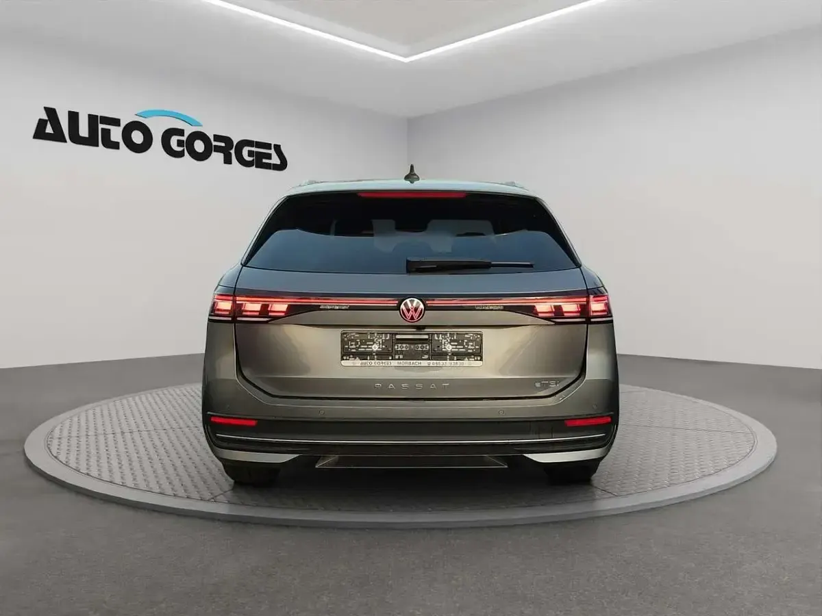 Neu VW Passat Business 150 PS (110 kW) 2025 Grau Limousine
