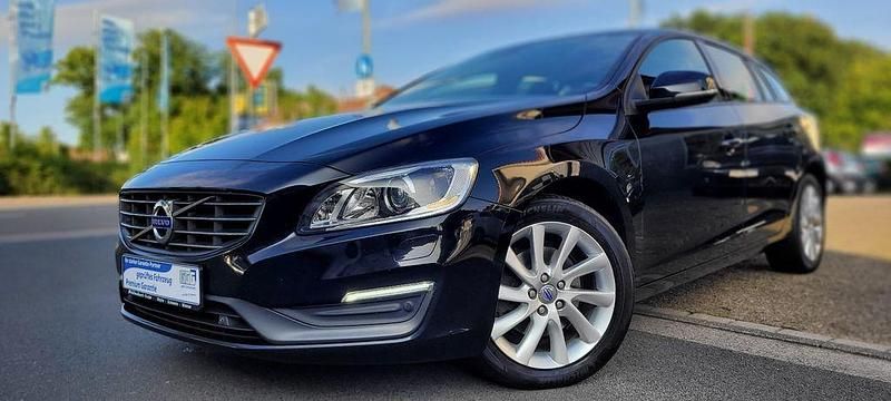 Schwarz Gebraucht 2015 Volvo V60 Business Edition Kombi | 13.000 € (Fairer Preis) - Bild 1/4