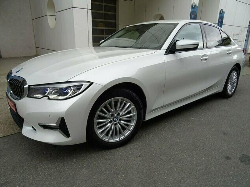 Gebraucht BMW 320 Luxury Line 190 PS (139 kW) 2021 Mineralweiss met (metallic) Limousine