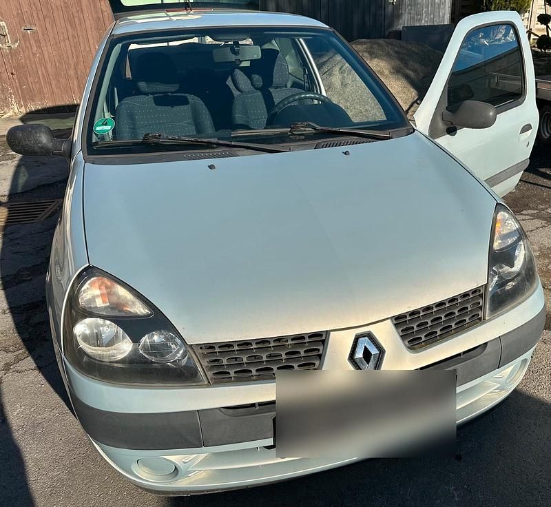 Gebraucht Renault Clio II 58 PS (42 kW) 2001 Silber Kleinwagen