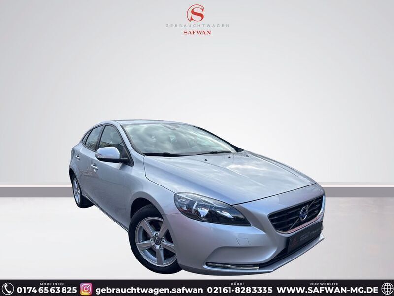 Silber Gebraucht 2015 Volvo V40 You! Kombi | 8.199 € (Guter Preis) - Bild 1/4