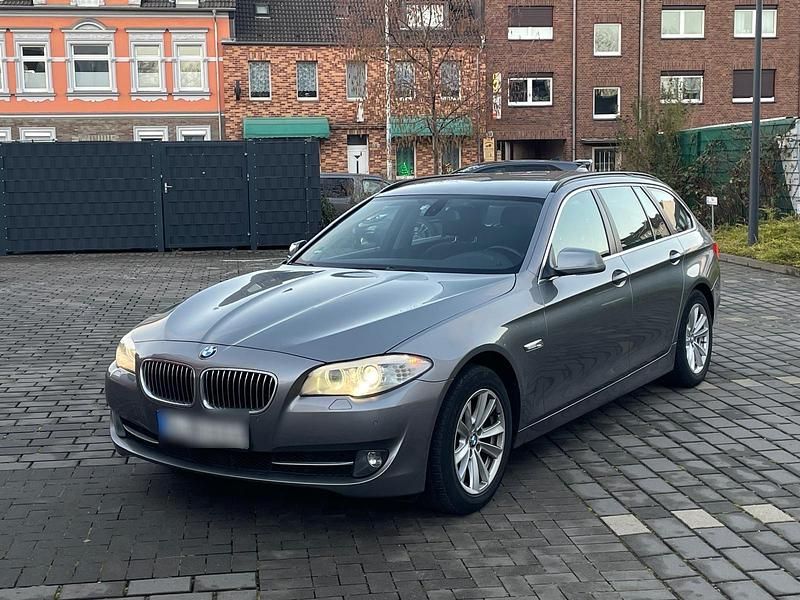 Schwarz Gebraucht 2011 BMW 520 Kombi | 7.999 € (Superpreis) - Bild 1/4