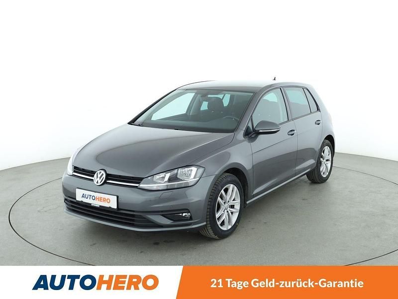 Grau Gebraucht 2017 VW Golf VII Trendline Limousine | 12.650 € (Fairer Preis) - Bild 1/3