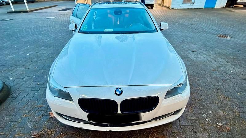 Gebraucht BMW 520 184 PS (135 kW) 2011 Weiß Kombi