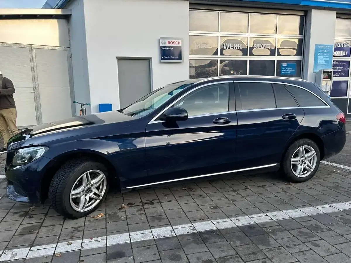 Gebraucht Mercedes C200 136 PS (100 kW) 2018 Blau Kombi