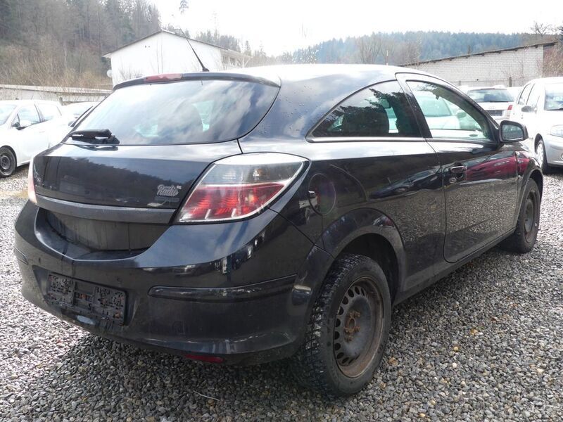 Gebraucht Opel Astra GTC Edition 116 PS (85 kW) 2011 Schwarz Coupé