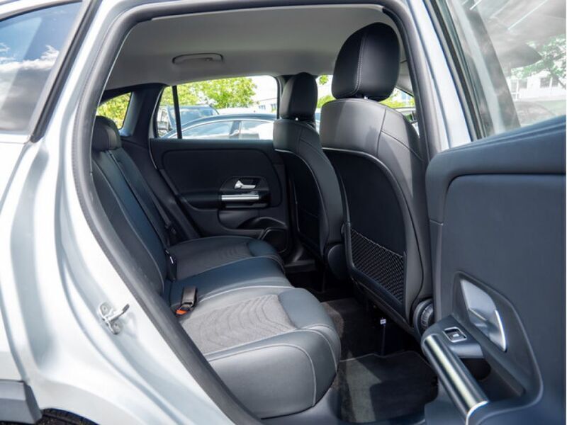Gebraucht Mercedes GLA250 Progressive 224 PS (164 kW) 2023 Silber / iridiumsilber SUV