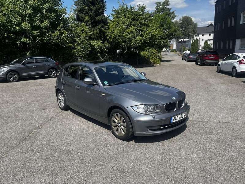 Grau Gebraucht 2009 BMW 120 Lifestyle Kleinwagen | 3.200 € (Guter Preis) - Bild 1/4