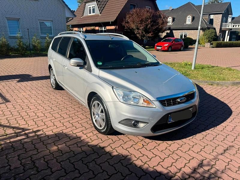 Silber Gebraucht 2009 Ford Focus Kombi | 3.450 € (Etwas zu teuer) - Bild 1/4