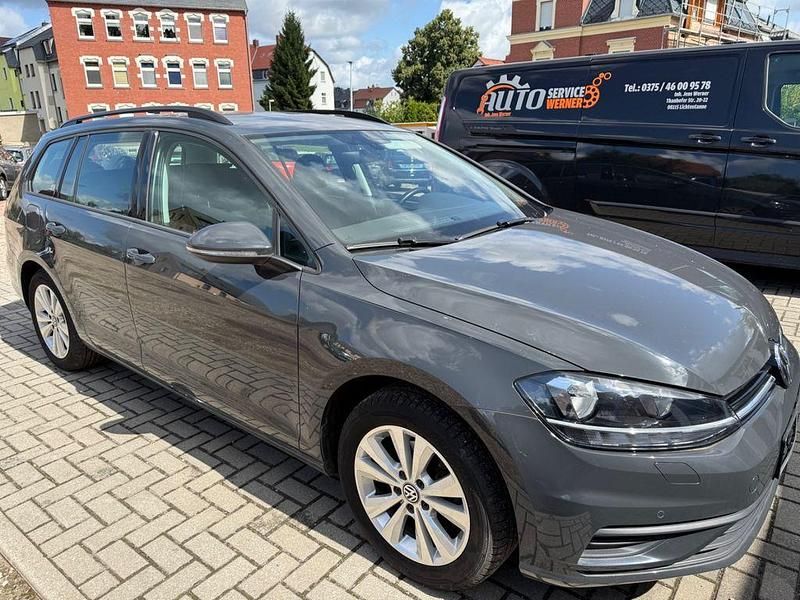 Grau Gebraucht 2018 VW Golf VII Kombi | 15.490 € (Fairer Preis) - Bild 1/4