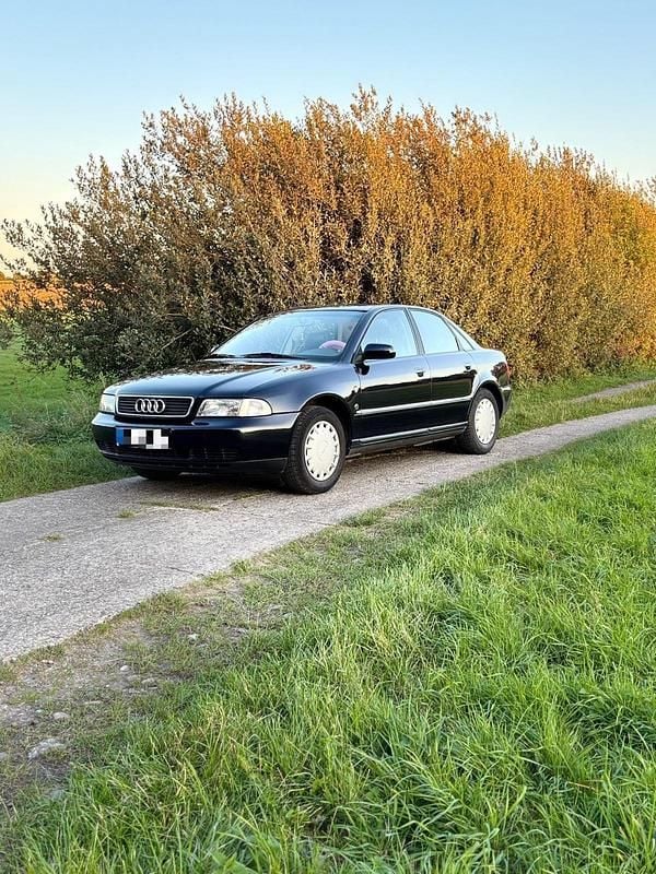 Blau Gebraucht 1997 Audi A4 Comfort Limousine | 999 € (Guter Preis) - Bild 1/3