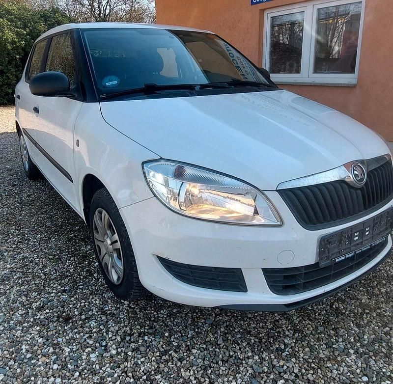 Gebraucht Skoda Fabia Cool Edition 60 PS (44 kW) 2013 Weiß Limousine