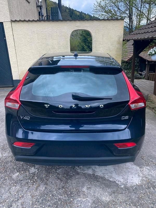 Gebraucht Volvo V40 120 PS (88 kW) 2016 Blau Limousine