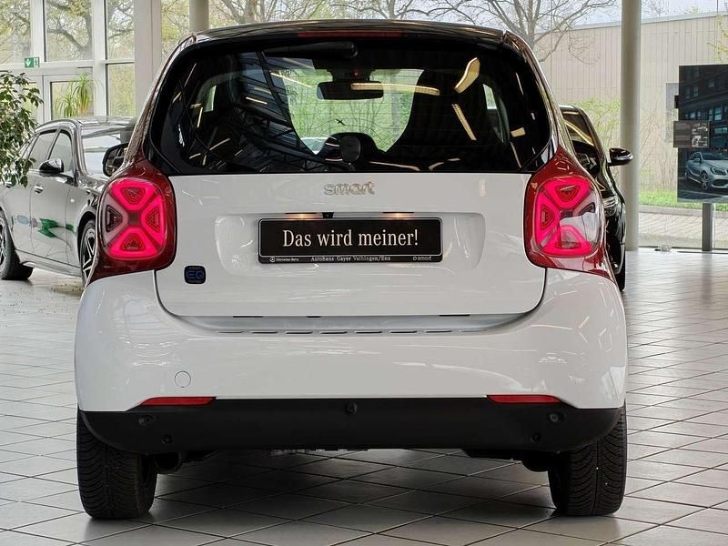 Gebraucht Smart ForTwo Coupé Passion 60 kW (82 PS) 2024 Bodypanels in white Coupé