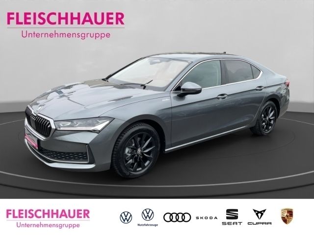 Grau Gebraucht 2024 Skoda Superb LAURIN & KLEMENT Limousine | 39.980 € (Fairer Preis) - Bild 1/4