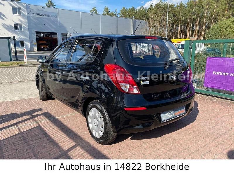 Gebraucht Hyundai i20 Edition 86 PS (63 kW) 2014 Schwarz Kleinwagen