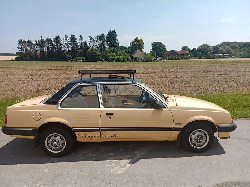 Beige Gebraucht 1982 Opel Ascona Limousine | 3.551 € - Bild 1/4