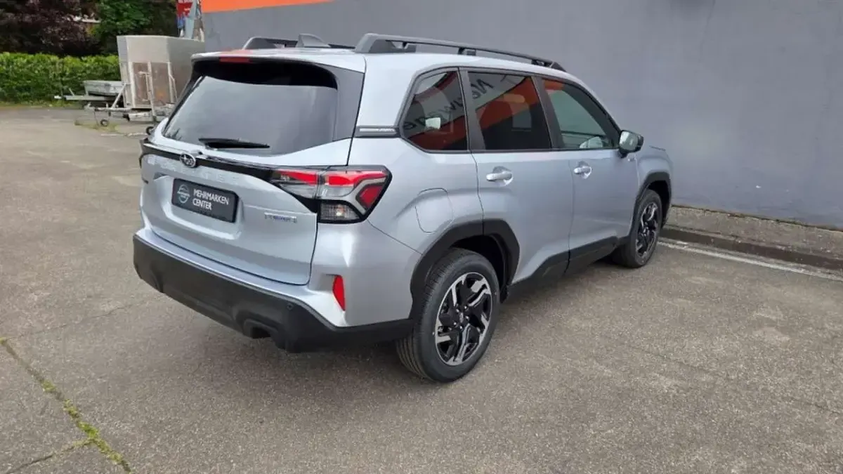 Neu Subaru Forester 136 PS (100 kW) 2026 Silber SUV