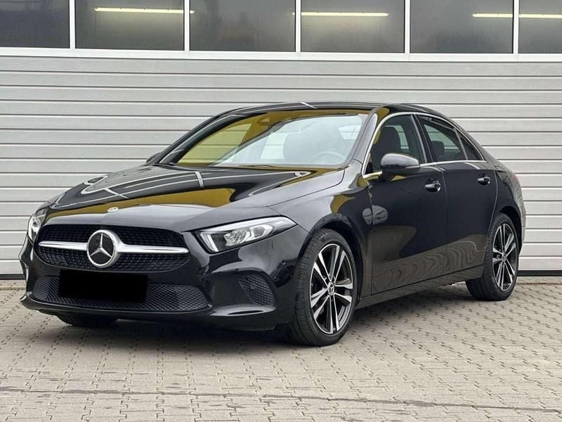 Schwarz Gebraucht 2019 Mercedes A180 Edition 1 Limousine | 17.000 € (Superpreis) - Bild 1/4