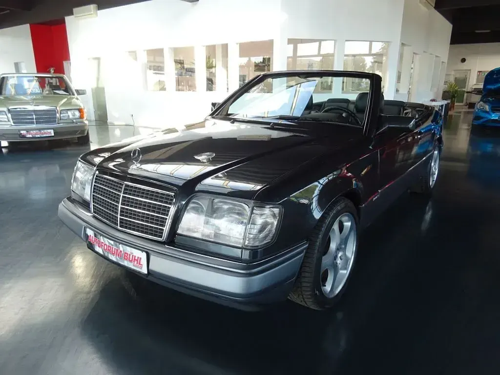 Gebraucht Mercedes E220 Sportline 150 PS (110 kW) 1995 Schwarz Cabrio