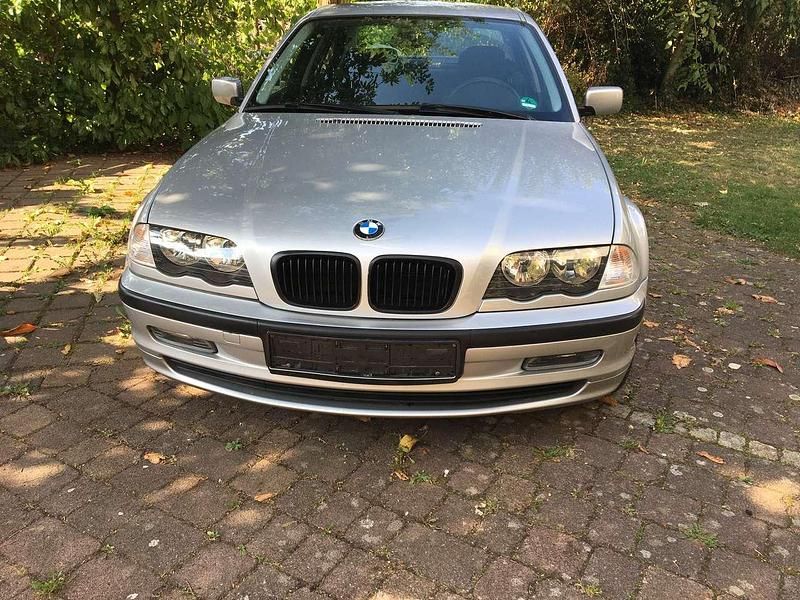 Silber Gebraucht 1999 BMW 320 Limousine | 4.500 € (Fairer Preis) - Bild 1/4