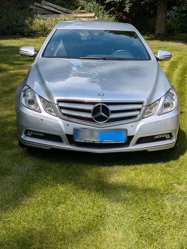 Silber Gebraucht 2009 Mercedes E350 Elegance Coupé | 11.400 € (Guter Preis) - Bild 1/4