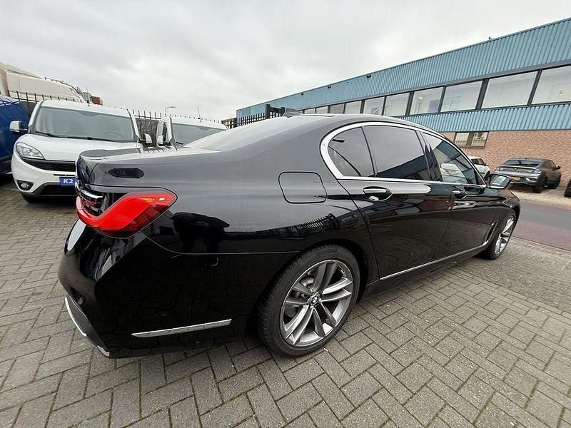 Gebraucht BMW 745e 394 PS (289 kW) 2019 Schwarz Limousine