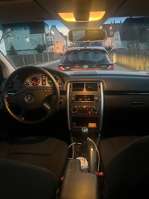 Gebraucht Mercedes B170 116 PS (85 kW) 2005 Silber Van / Kleinbus