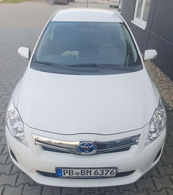 Weiß Gebraucht 2012 Toyota Auris Hybrid Edition Limousine | 11.500 € (Fairer Preis) - Bild 1/4