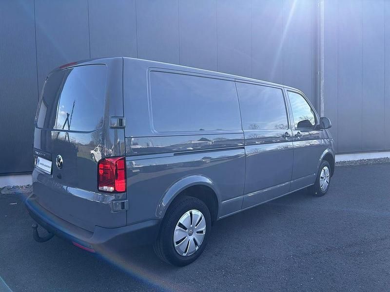 Gebraucht VW Transporter 150 PS (110 kW) 2023 Grau Van