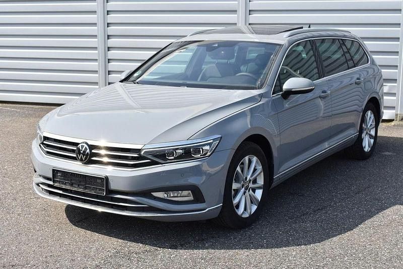 Grau Gebraucht 2023 VW Passat Elegance Kombi | 36.999 € - Bild 1/4