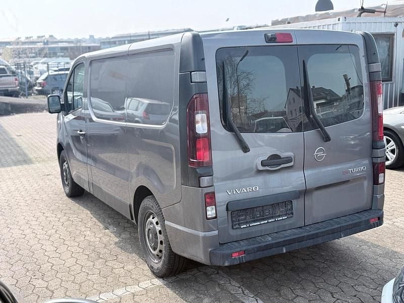 Gebraucht Opel Vivaro 145 PS (106 kW) 2018 Grau Van / Kleinbus