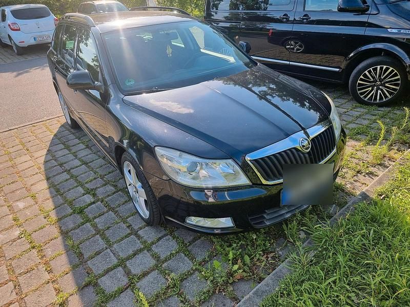 Schwarz Gebraucht 2009 Skoda Octavia Kombi | 2.900 € (Fairer Preis) - Bild 1/4
