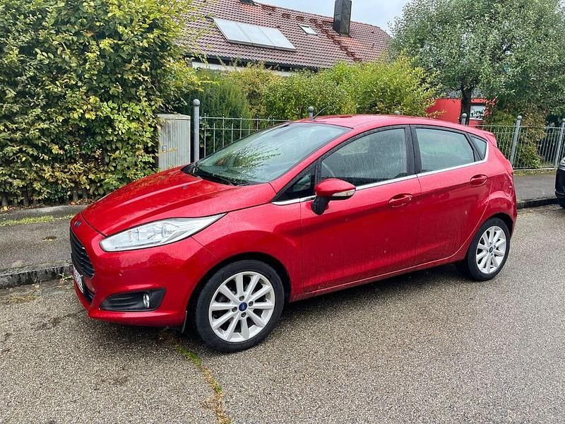 Rot Gebraucht 2017 Ford Fiesta Titanium Kleinwagen | 9.500 € (Guter Preis) - Bild 1/4