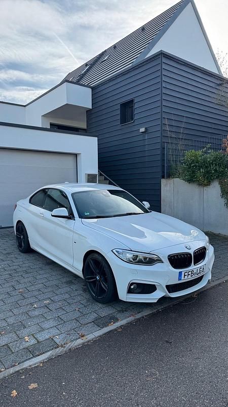 Weiß Gebraucht 2016 BMW 220 M Sport Coupé | 19.600 € (Fairer Preis) - Bild 1/4