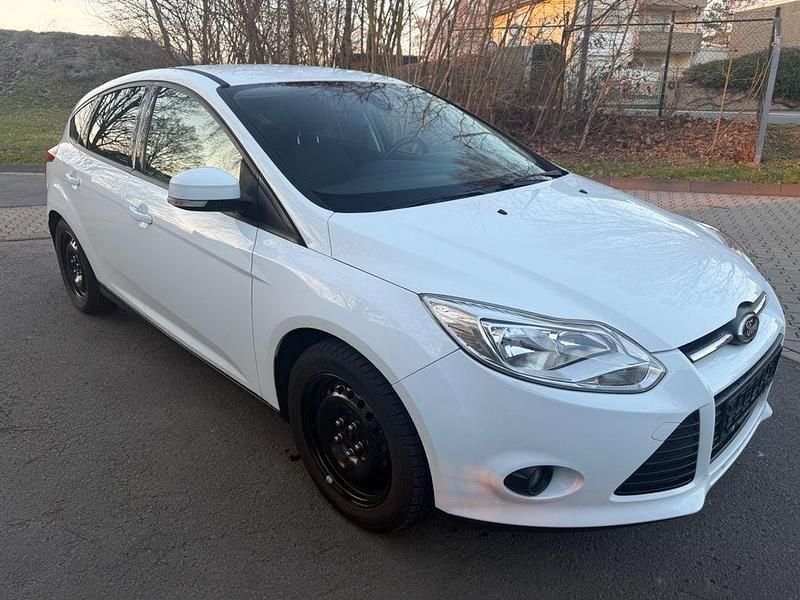 Gebraucht Ford Focus Trend 86 PS (63 kW) 2014 Weiß Limousine