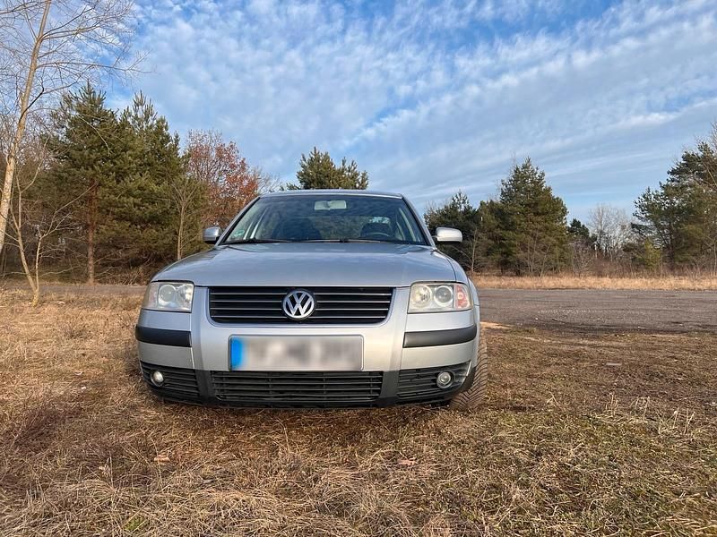 Gebraucht VW Passat 101 PS (74 kW) 2003 Silber Limousine