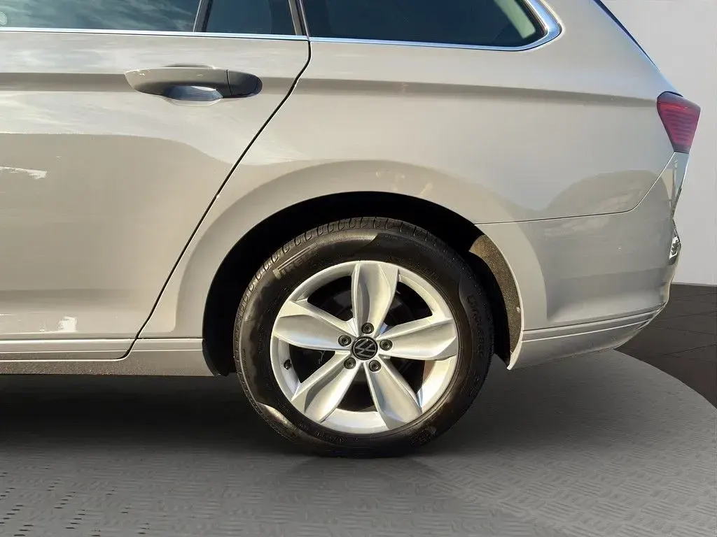 Gebraucht VW Passat Business 200 PS (147 kW) 2023 Grau Kombi