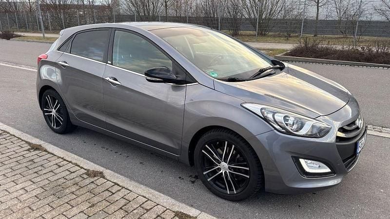 Gebraucht Hyundai i30 Edition 135 PS (99 kW) 2014 Grau Limousine