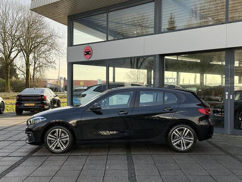 Gebraucht BMW 118 Executive 136 PS (100 kW) 2022 Schwarz Kleinwagen