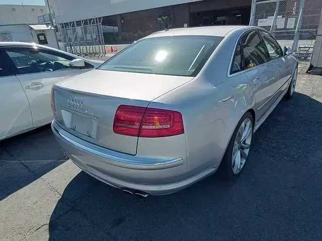 Second-hand Audi S8 450 CP (330 kW) 2008 Argintiu Berlinǎ