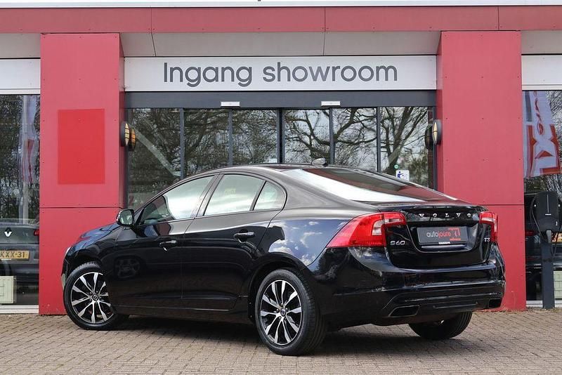 Gebraucht Volvo S60 Summum 154 PS (113 kW) 2018 Schwarz Limousine